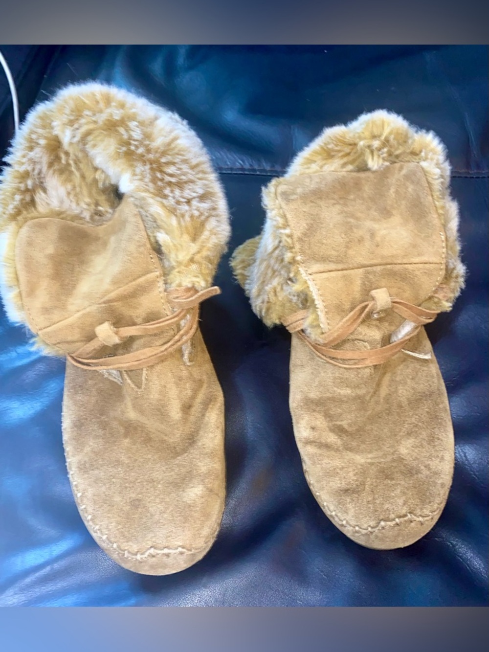 TOMS Women's Zahara Chestnut Suede Fur Lined Moccasin Boots Women’s Size 8.5